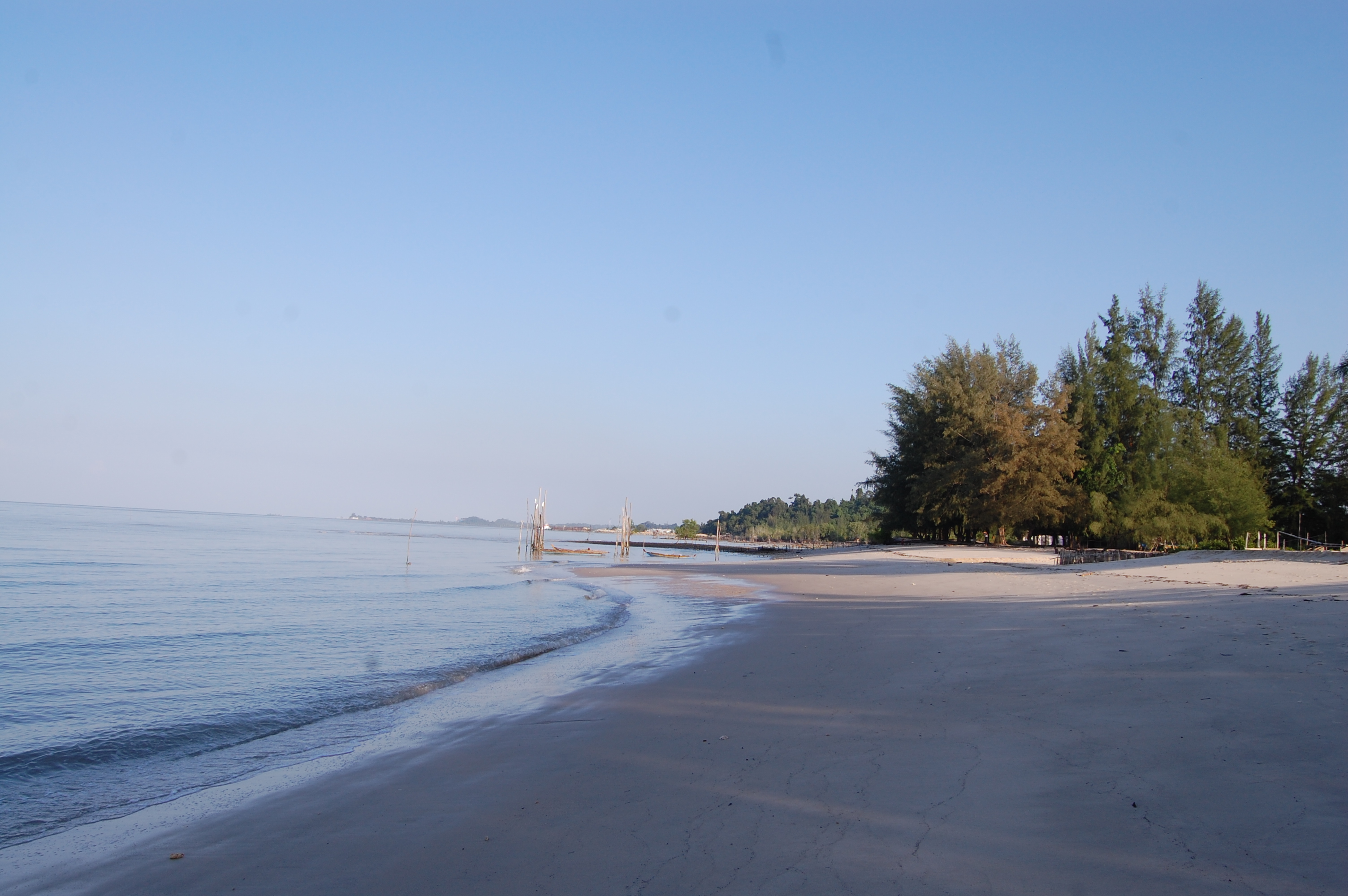 Download this Karimun Pongkar Beach picture